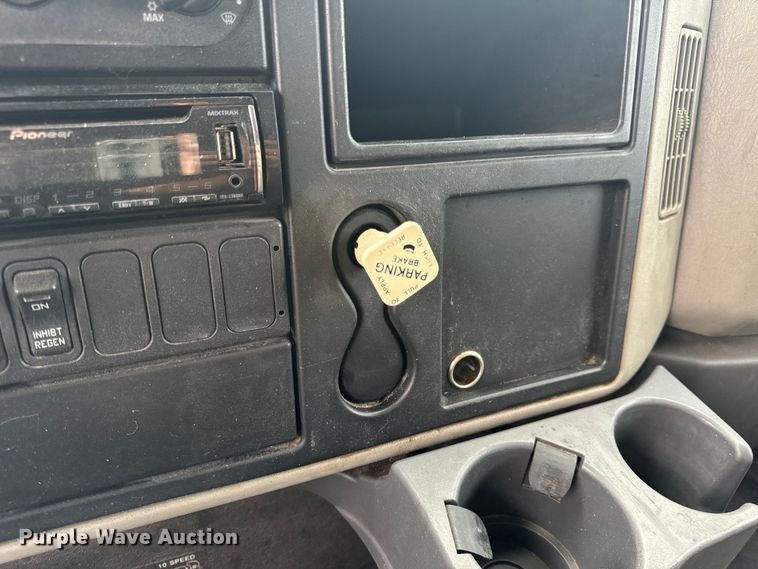 image for item OF9790 2009 International  WorkStar 7500 box truck