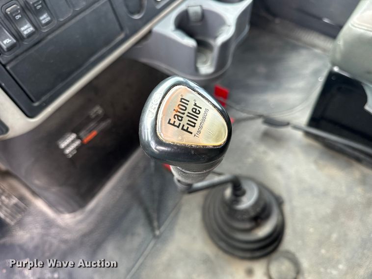 image for item OF9790 2009 International  WorkStar 7500 box truck