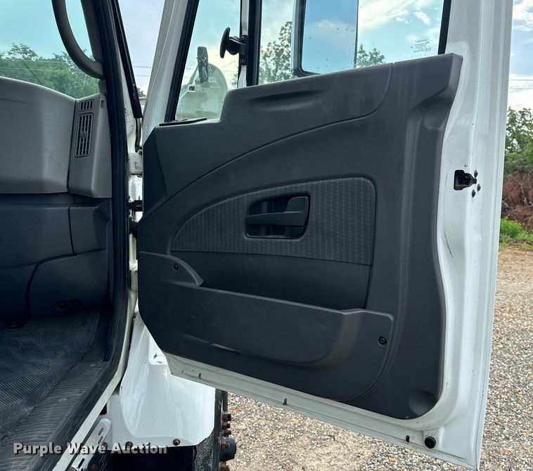 image for item OF9790 2009 International  WorkStar 7500 box truck