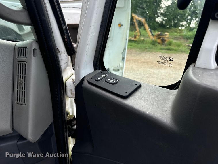 image for item OF9790 2009 International  WorkStar 7500 box truck