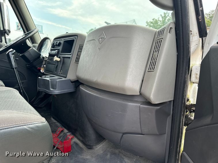 image for item OF9790 2009 International  WorkStar 7500 box truck