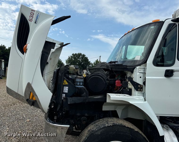 image for item OF9790 2009 International  WorkStar 7500 box truck