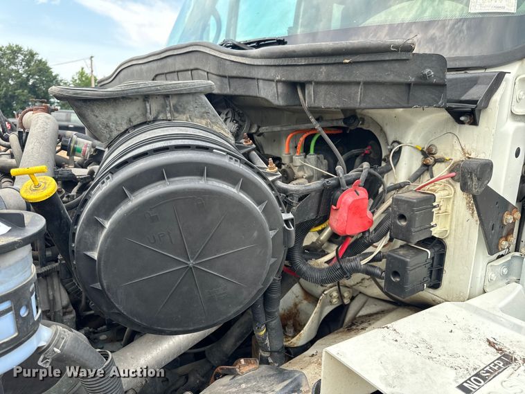 image for item OF9790 2009 International  WorkStar 7500 box truck