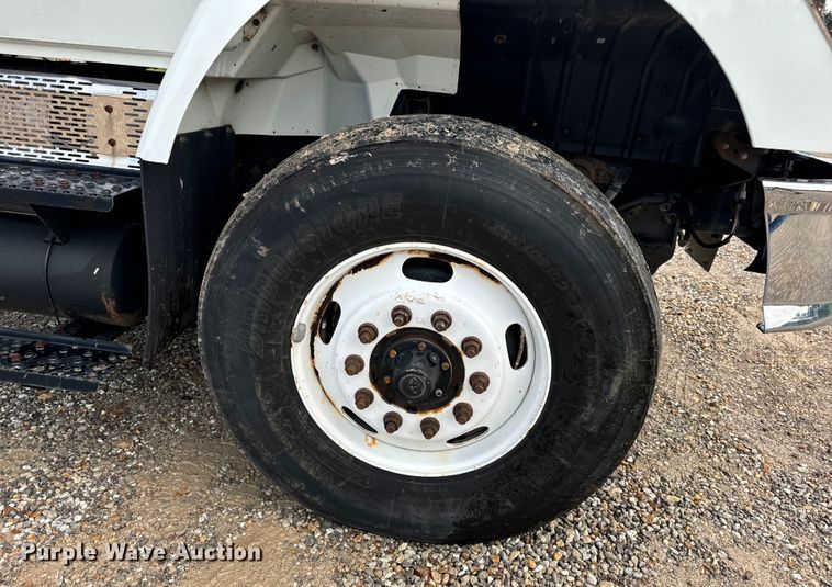 image for item OF9790 2009 International  WorkStar 7500 box truck