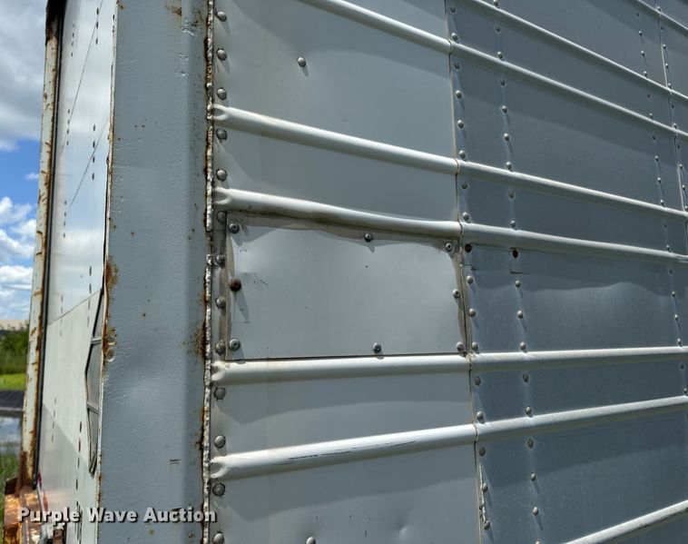 image for item OF9866 2000 Trailmobile dry van trailer