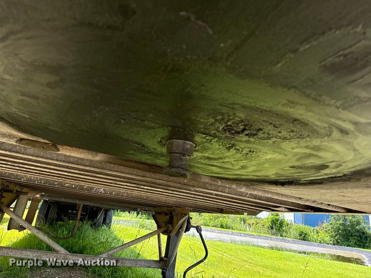 image for item OF9866 2000 Trailmobile dry van trailer