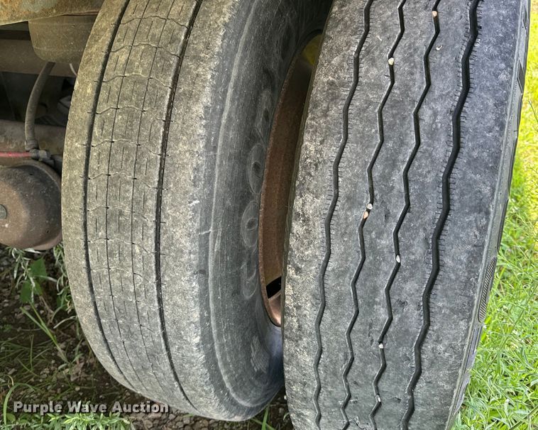 image for item OF9866 2000 Trailmobile dry van trailer