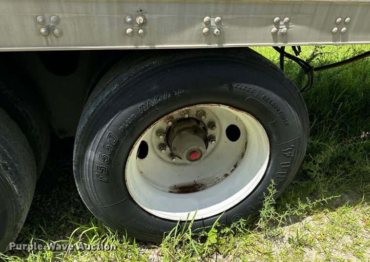 image for item OF9866 2000 Trailmobile dry van trailer