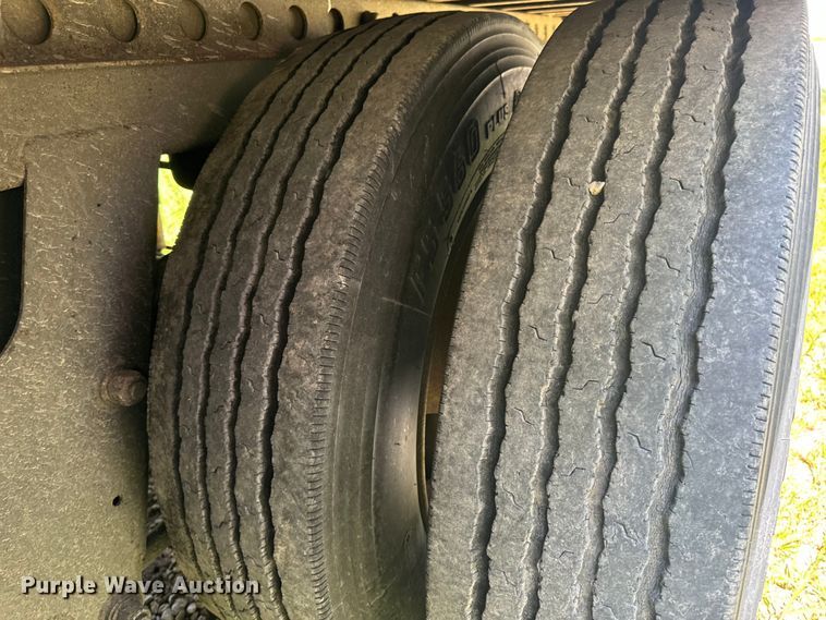 image for item OF9866 2000 Trailmobile dry van trailer