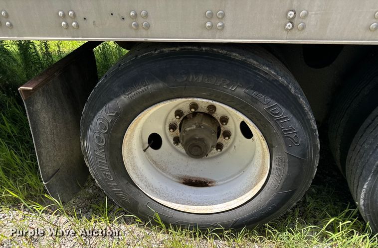 image for item OF9866 2000 Trailmobile dry van trailer