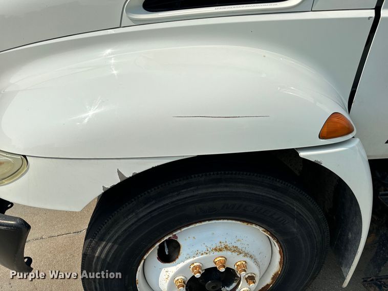 image for item OF9881 2007 International  4300 box truck