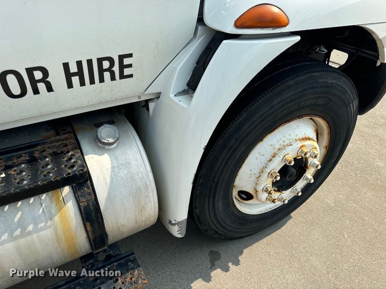 image for item OF9881 2007 International  4300 box truck