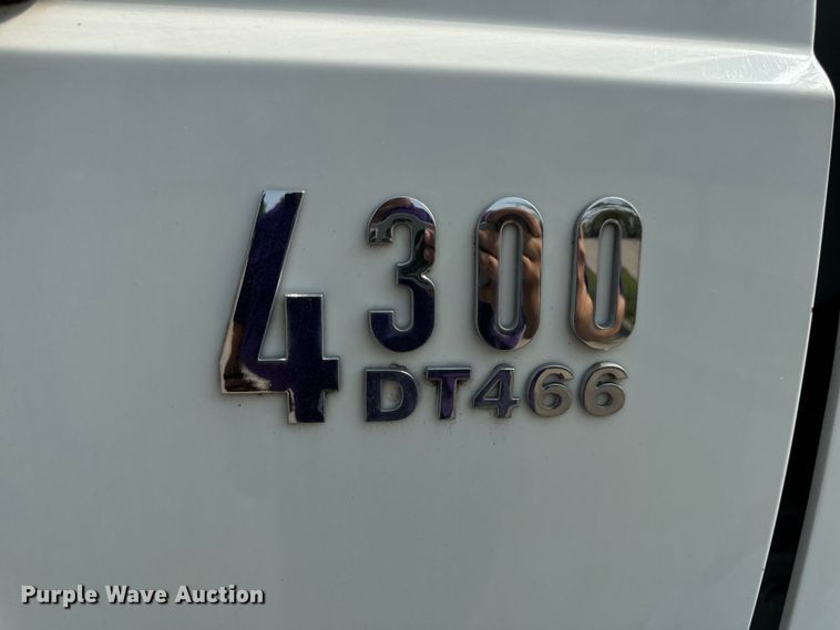 image for item OF9881 2007 International  4300 box truck