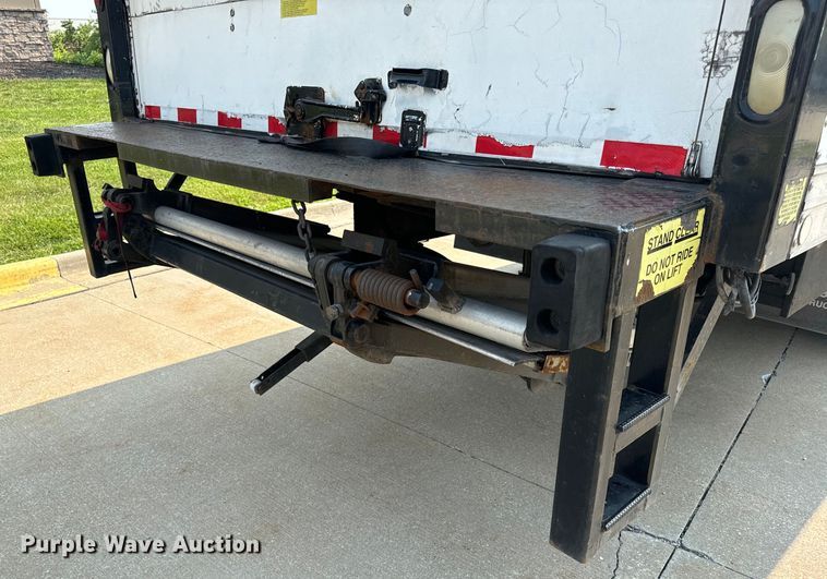 image for item OF9881 2007 International  4300 box truck