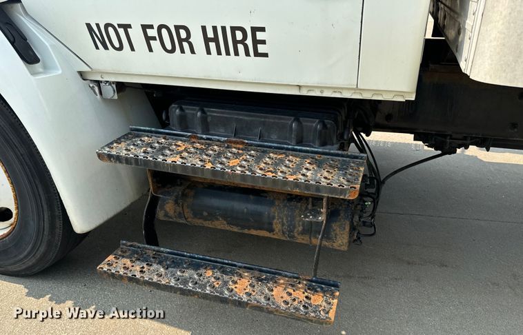 image for item OF9881 2007 International  4300 box truck