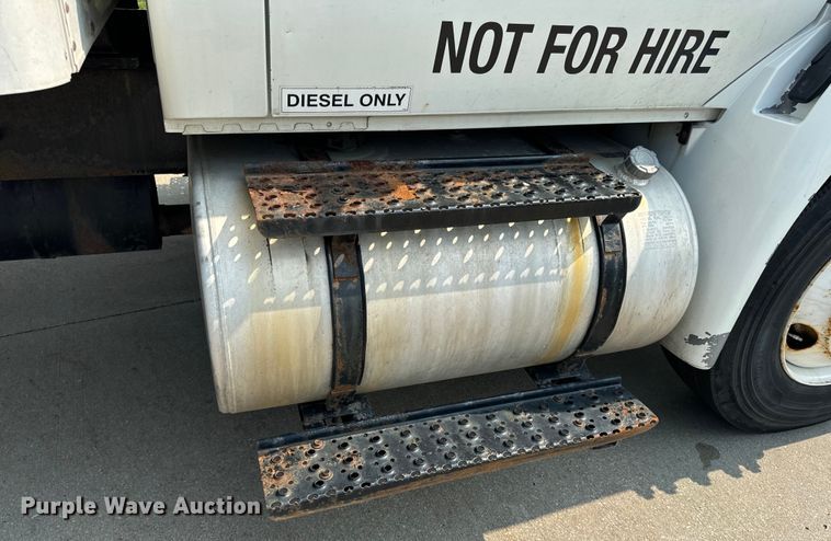 image for item OF9881 2007 International  4300 box truck