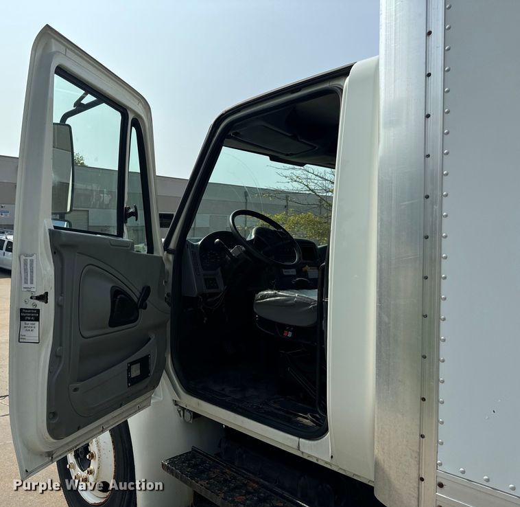 image for item OF9881 2007 International  4300 box truck