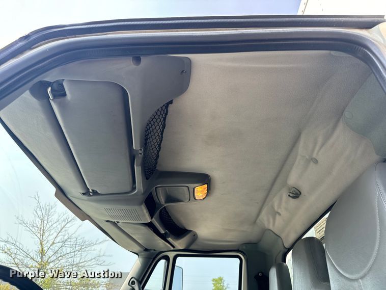 image for item OF9881 2007 International  4300 box truck