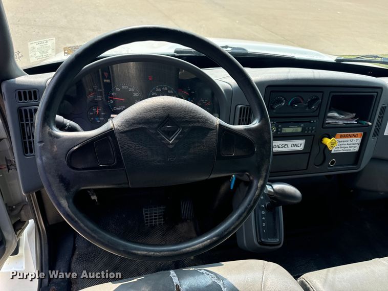 image for item OF9881 2007 International  4300 box truck