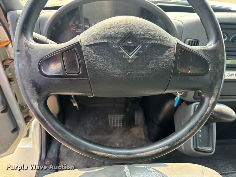 image for item OF9881 2007 International  4300 box truck