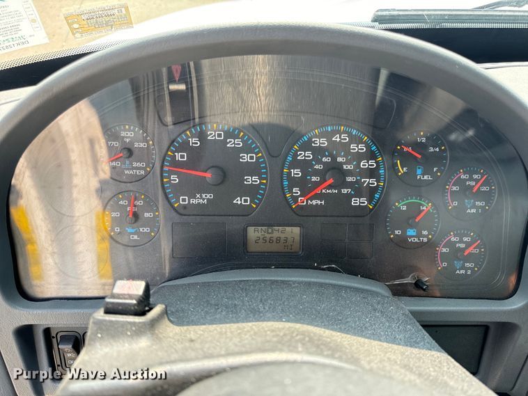 image for item OF9881 2007 International  4300 box truck