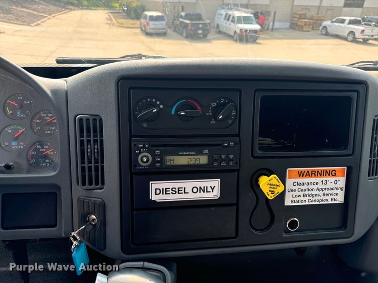 image for item OF9881 2007 International  4300 box truck