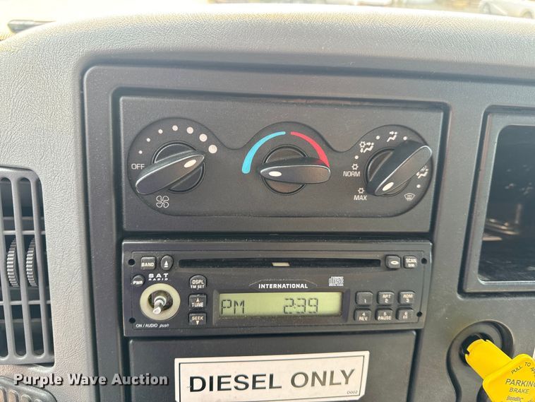 image for item OF9881 2007 International  4300 box truck