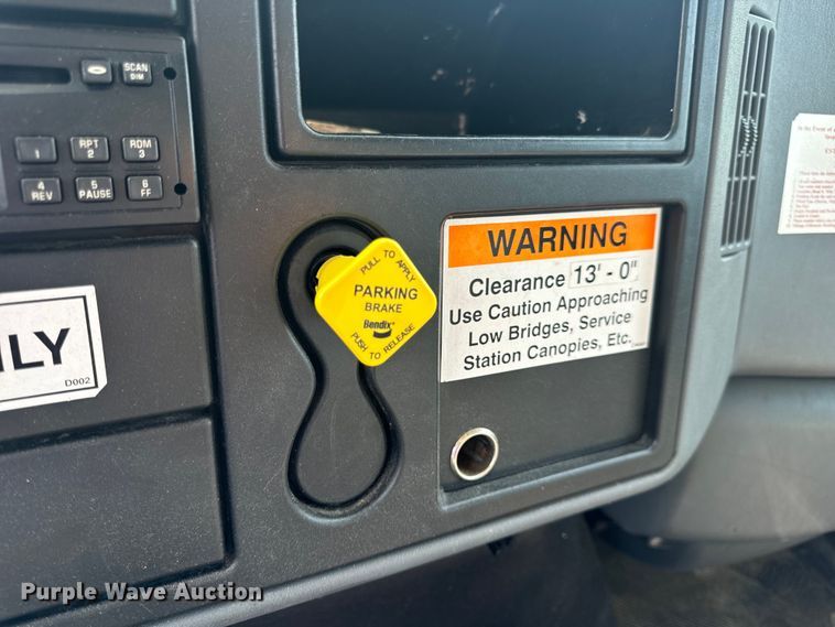 image for item OF9881 2007 International  4300 box truck