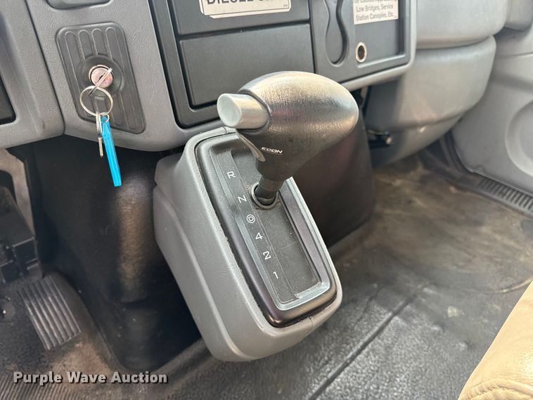 image for item OF9881 2007 International  4300 box truck