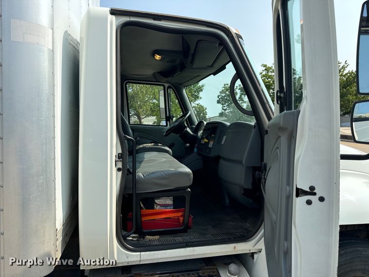 image for item OF9881 2007 International  4300 box truck