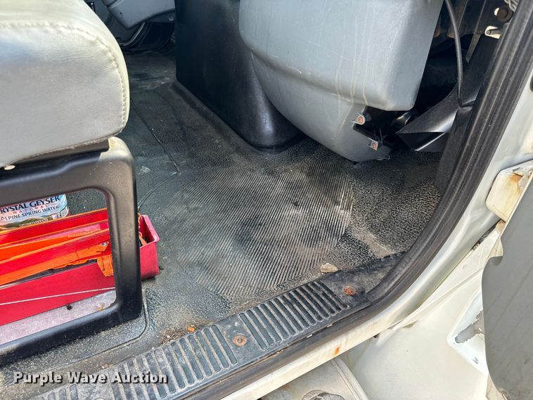 image for item OF9881 2007 International  4300 box truck