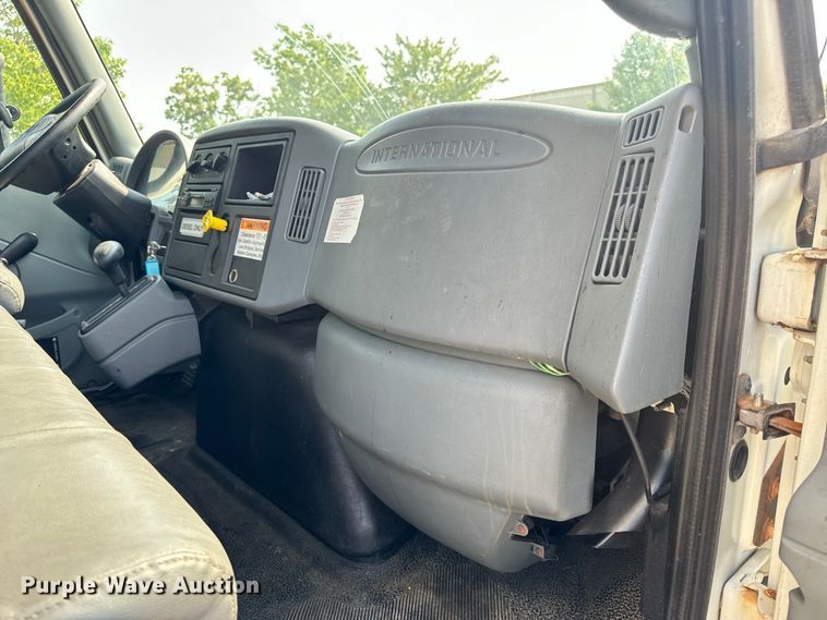 image for item OF9881 2007 International  4300 box truck