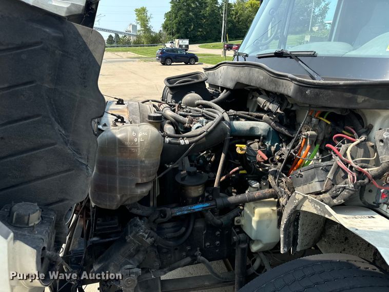 image for item OF9881 2007 International  4300 box truck