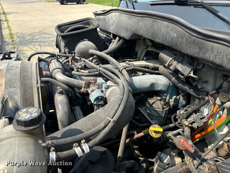 image for item OF9881 2007 International  4300 box truck