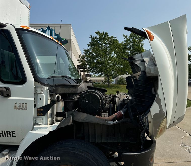 image for item OF9881 2007 International  4300 box truck
