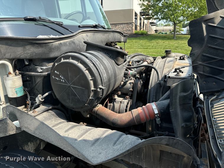 image for item OF9881 2007 International  4300 box truck