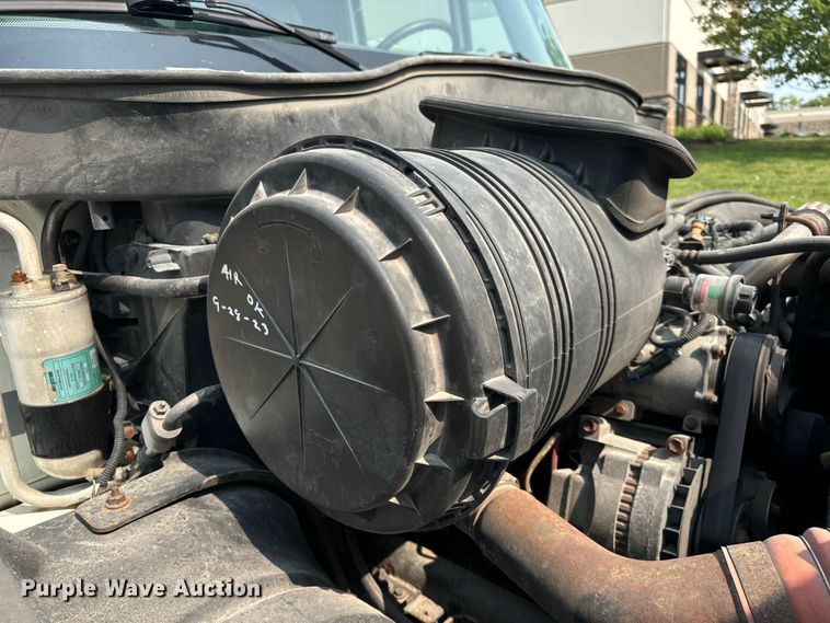 image for item OF9881 2007 International  4300 box truck