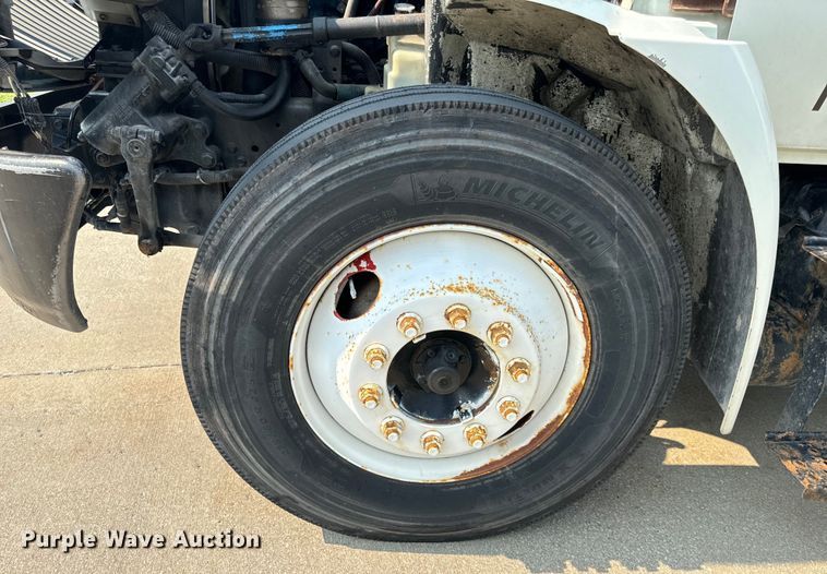 image for item OF9881 2007 International  4300 box truck