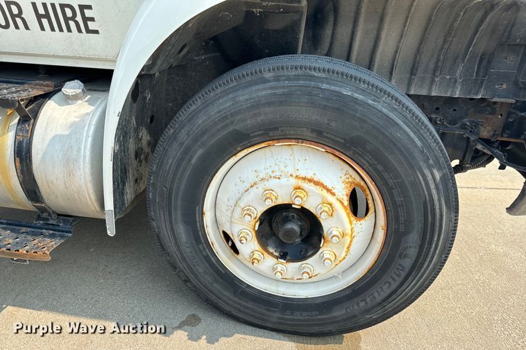 image for item OF9881 2007 International  4300 box truck