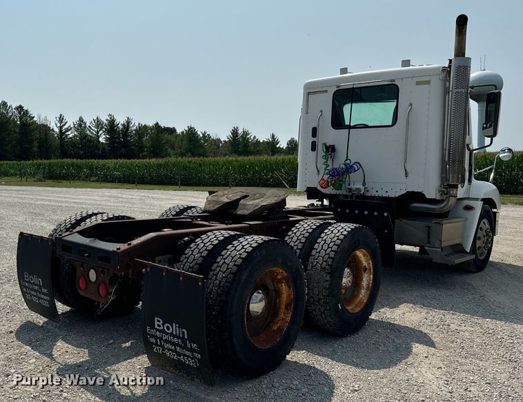 image for item OG9588 2004 Freightliner Century  semi truck