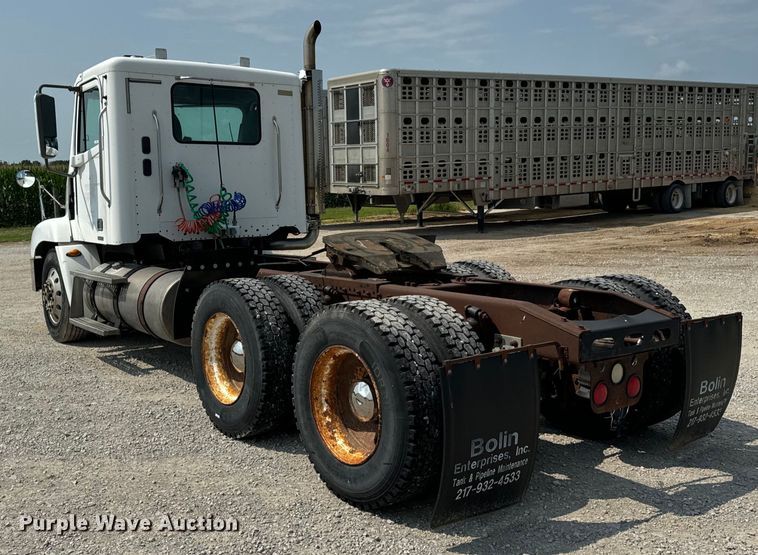 image for item OG9588 2004 Freightliner Century  semi truck