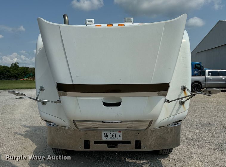 image for item OG9588 2004 Freightliner Century  semi truck