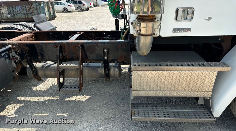 image for item OG9588 2004 Freightliner Century  semi truck