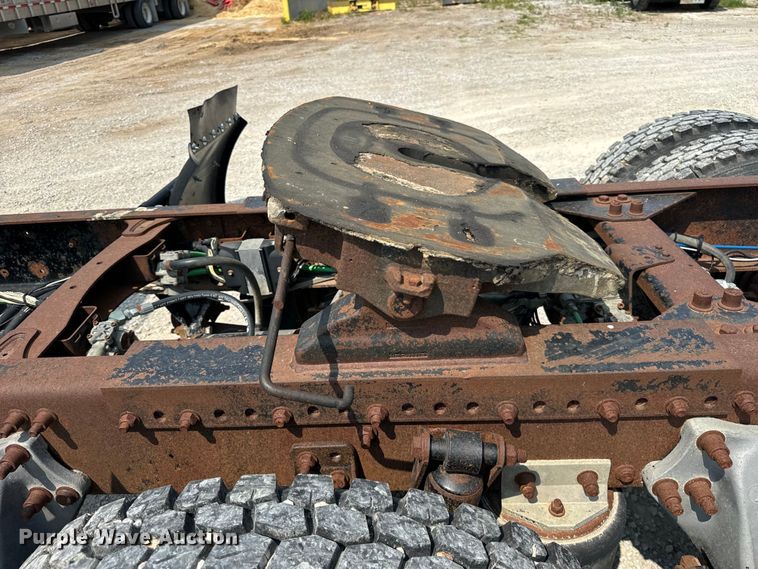 image for item OG9588 2004 Freightliner Century  semi truck