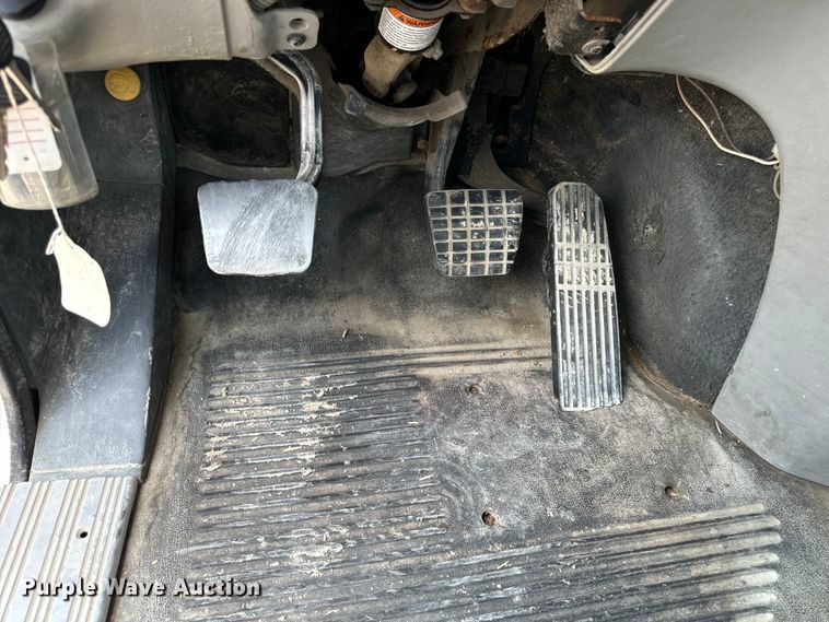 image for item OG9588 2004 Freightliner Century  semi truck