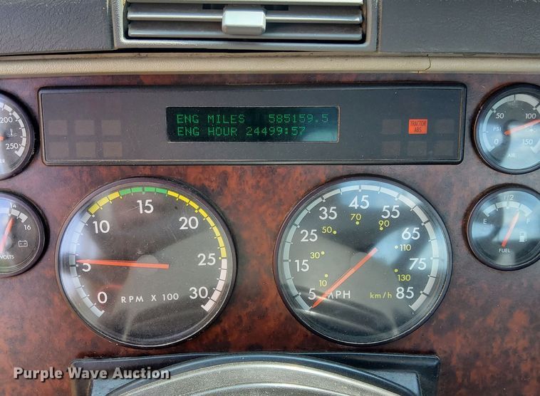 image for item OG9588 2004 Freightliner Century  semi truck