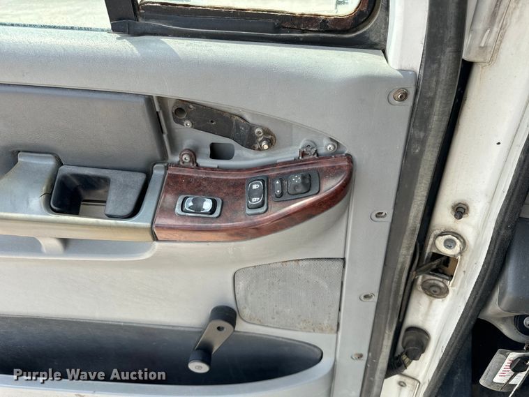 image for item OG9588 2004 Freightliner Century  semi truck