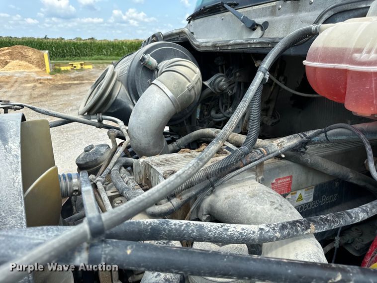 image for item OG9588 2004 Freightliner Century  semi truck