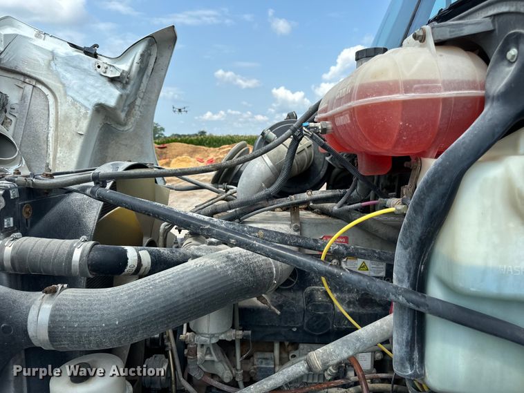 image for item OG9588 2004 Freightliner Century  semi truck