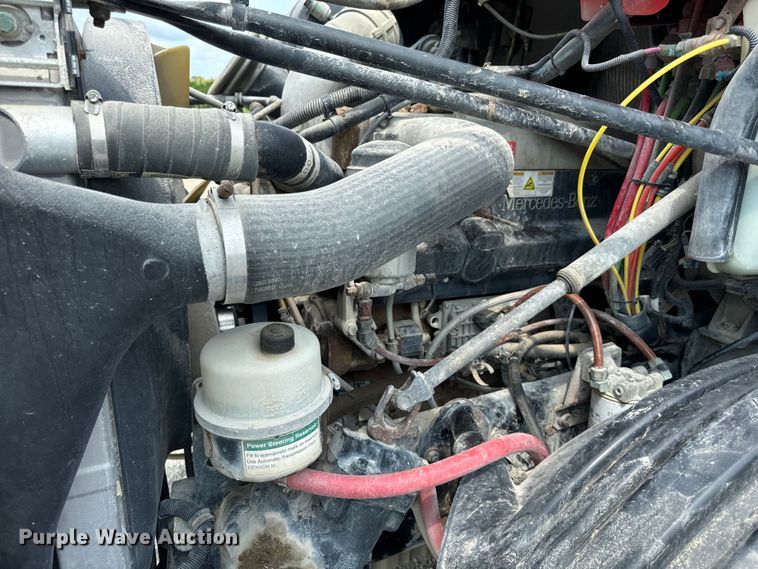 image for item OG9588 2004 Freightliner Century  semi truck